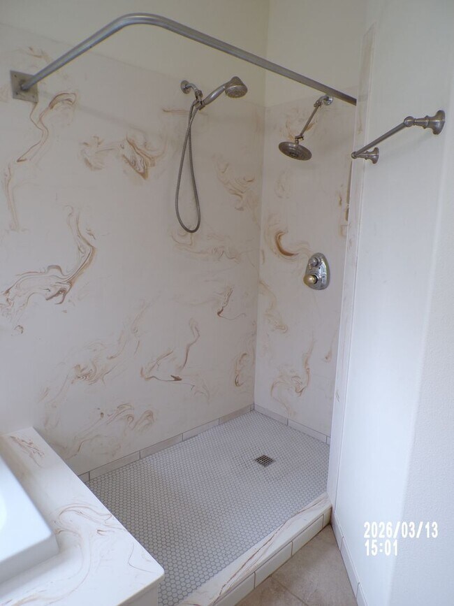 Building Photo - 4510 NW Queens Ave