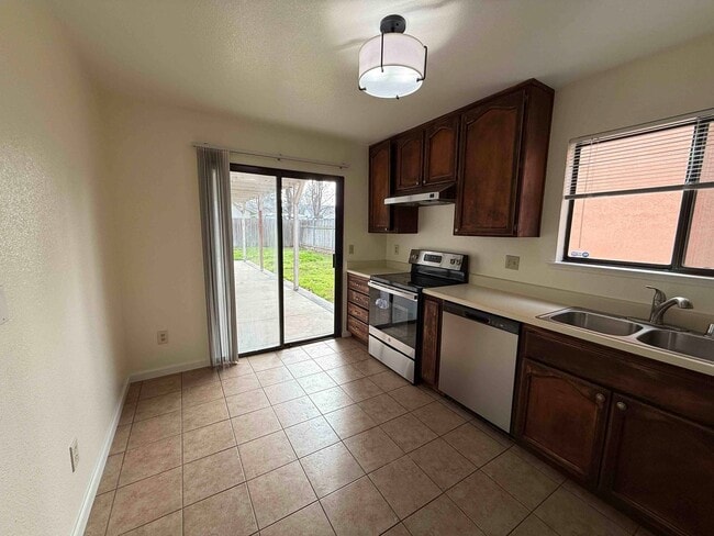 Building Photo - Great Natomas 3 Bedroom on Large Court