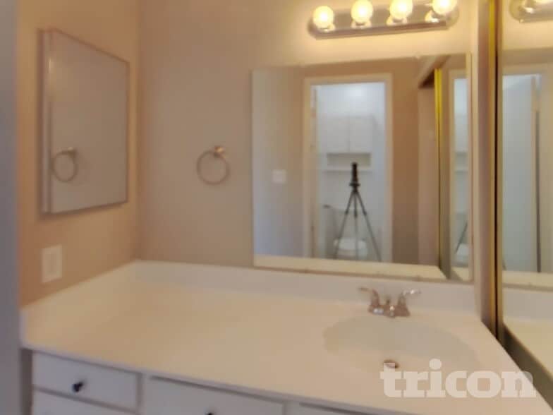 Building Photo - 823 W Juanita Cir