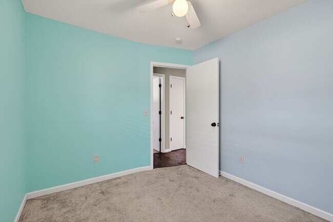Building Photo - Move-In Ready Gem on a Corner Lot in O’Fal...