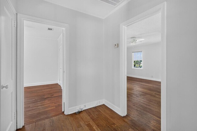 Building Photo - 216 E 57th St