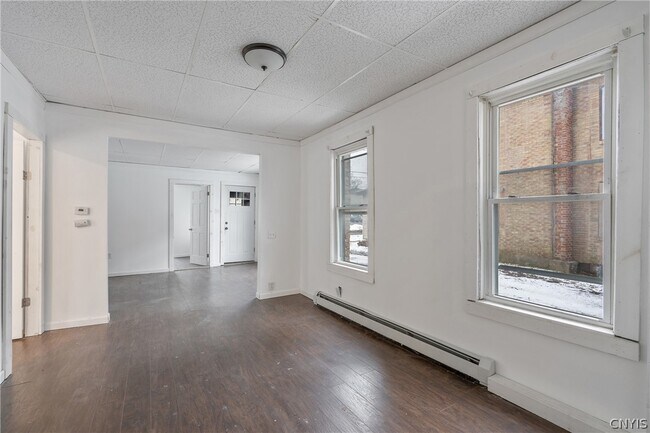 Building Photo - 262 W 4th St S