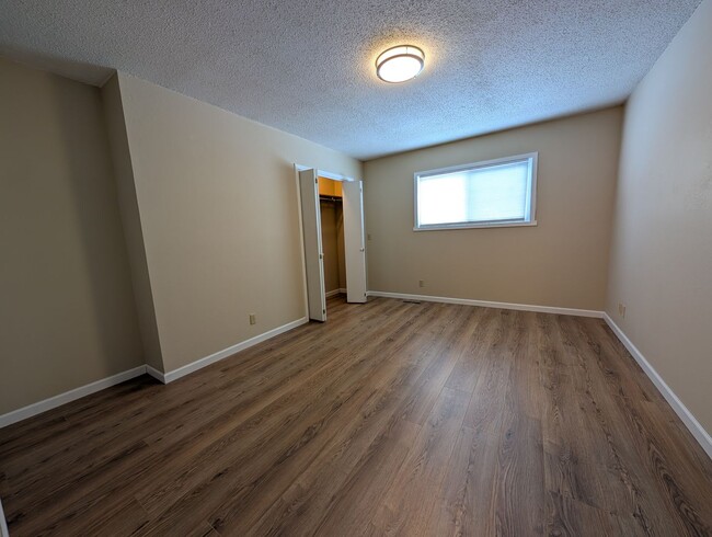 Building Photo - 722 Bryden Ave