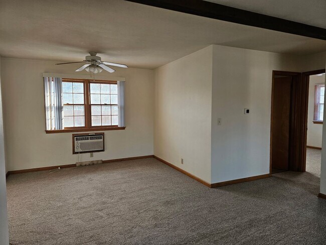 Building Photo - '011