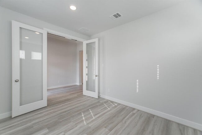 Building Photo - 155 Renodes Garden Ln