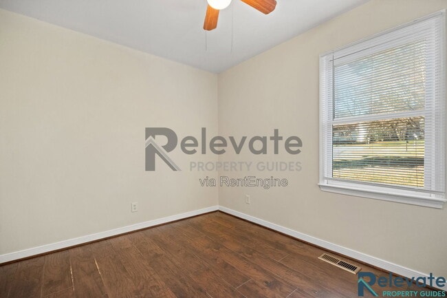 Building Photo - 2630 Beaver Falls Rd