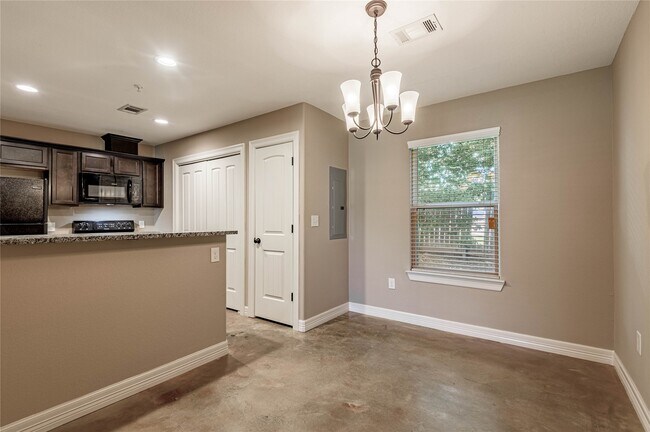 Building Photo - 2002 20th St