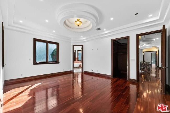 Building Photo - 4536 Vanalden Ave