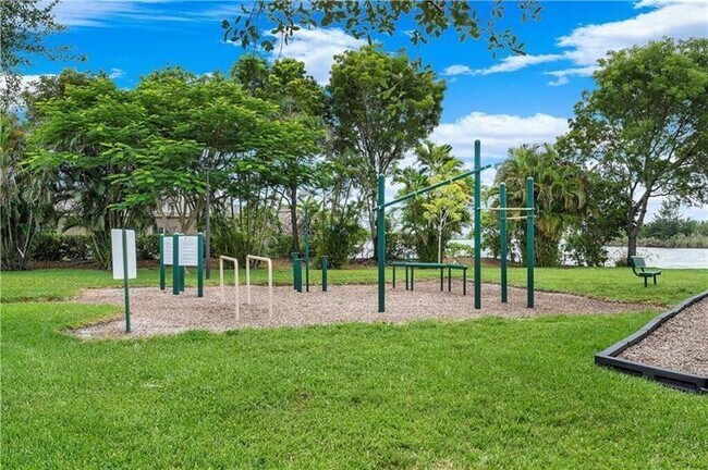 Building Photo - 1432 Ave