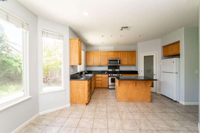 Building Photo - 2609 Intrigue Ln