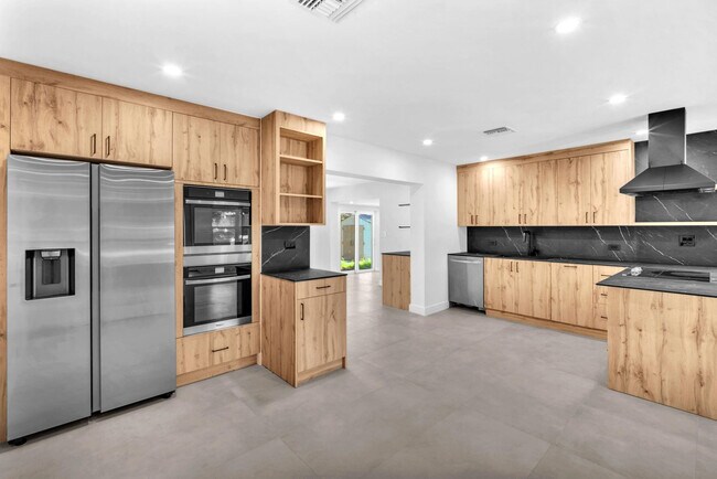 Building Photo - 4640 SW 25th Terrace