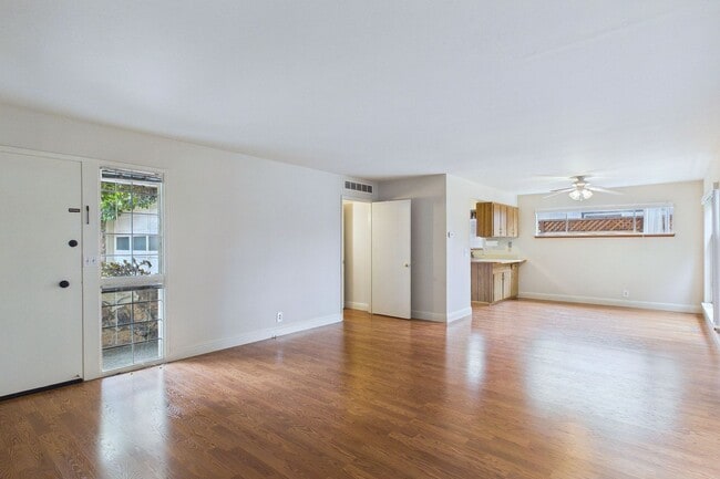 Building Photo - 1333 Regent St