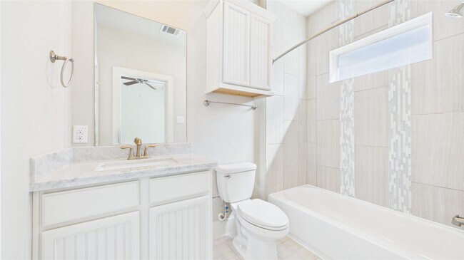 Building Photo - 2724 Rutland St