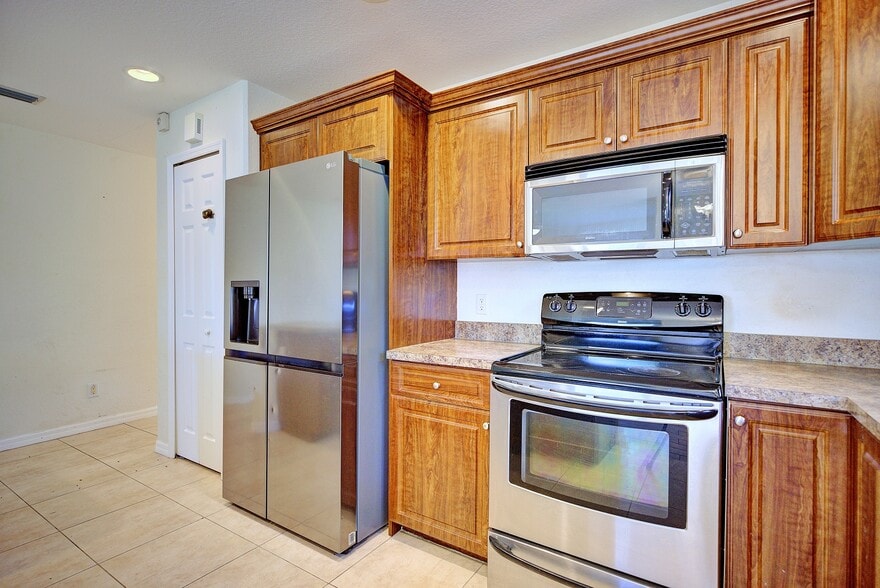 Building Photo - 221 Beech Way NW