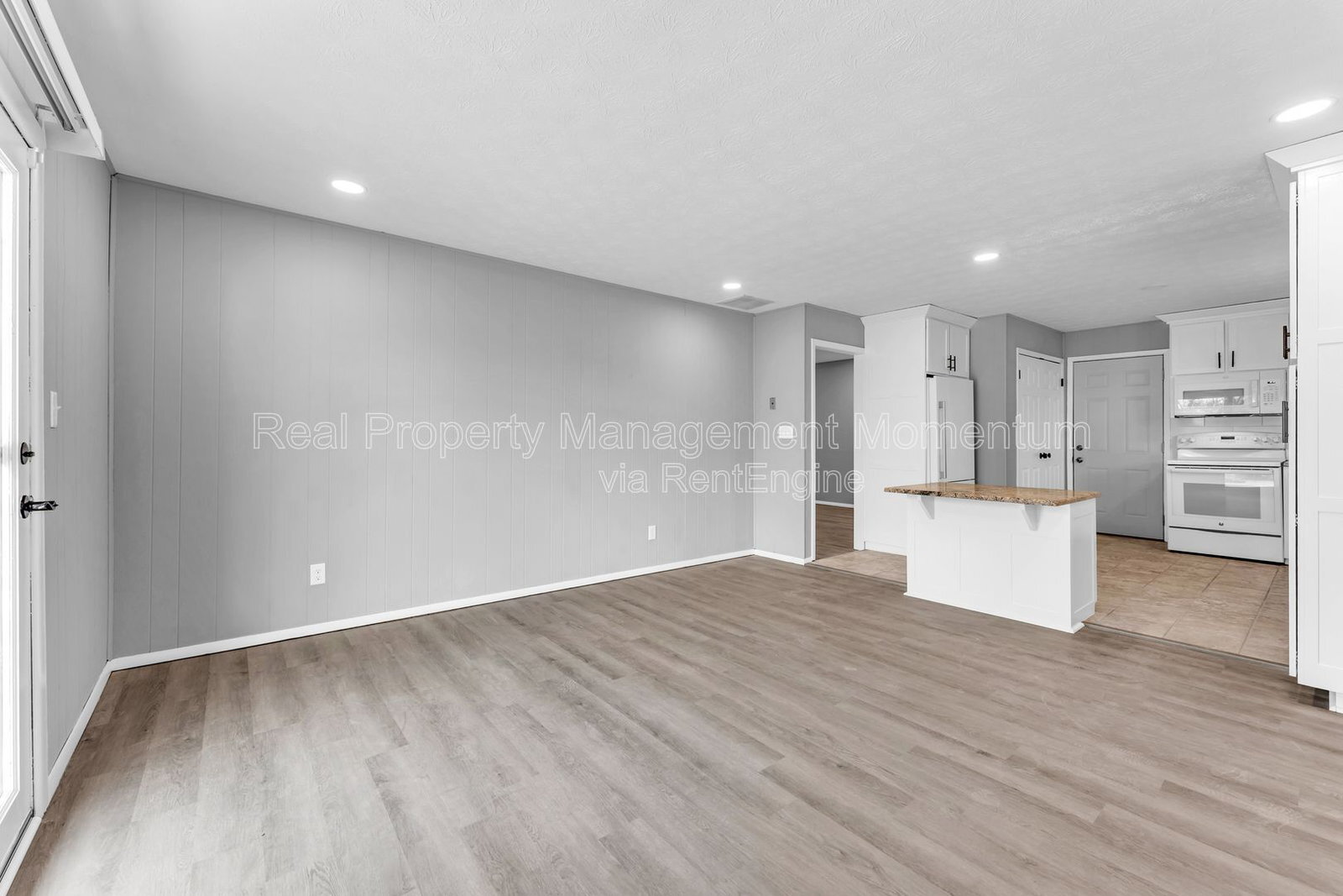 Building Photo - 3204 N Wildan Ave