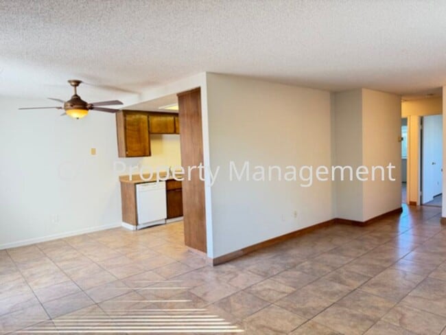 Building Photo - Northgate Village Condo 2 Bed/1 Bath!