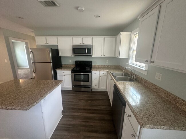 Building Photo - 2 Bedroom 1 Bath  Duplex in Hahira