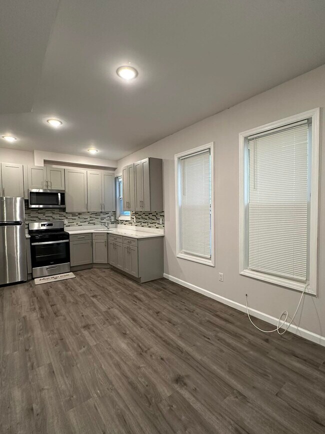 Building Photo - 38 Clendenny Ave