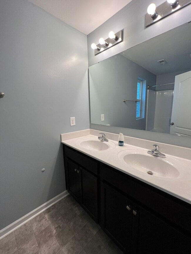 Building Photo - Beautiful 4 Bed, 2.5 Bath Home in Lillington
