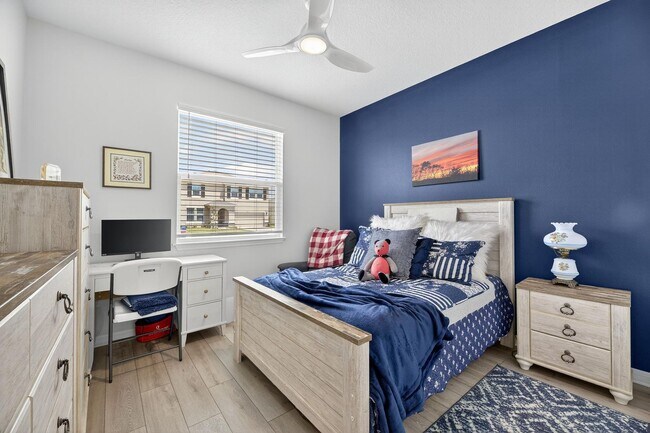 Building Photo - 4 Bedroom / 2 Bath House