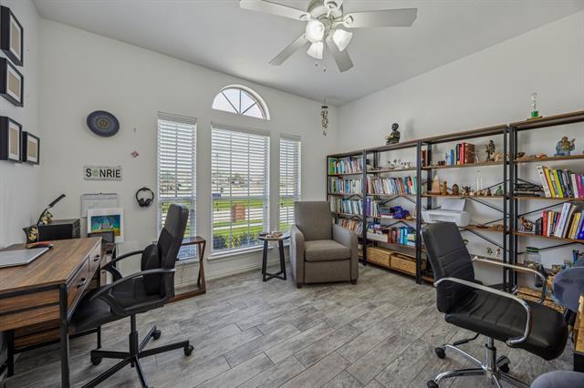 Building Photo - 12861 Farmington Dr