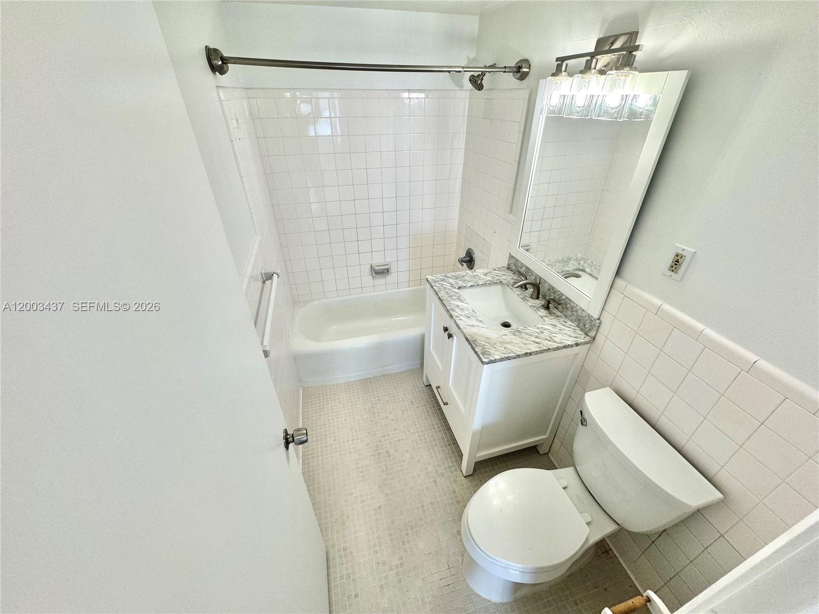 Building Photo - 1430 Brickell Bay Dr