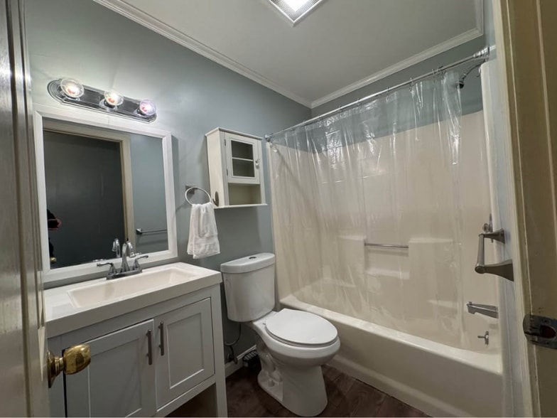 Building Photo - 26 Somerset