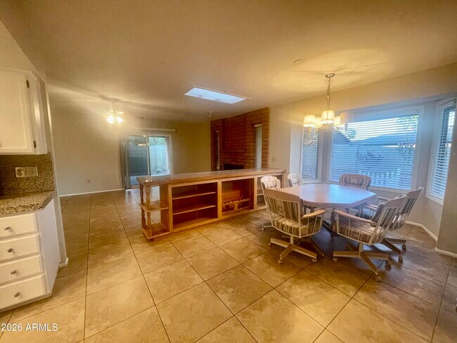 Building Photo - 508 E Angela Dr