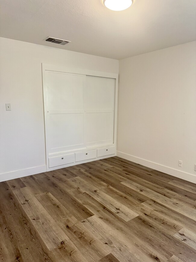 Building Photo - 3874 Arden Dr S