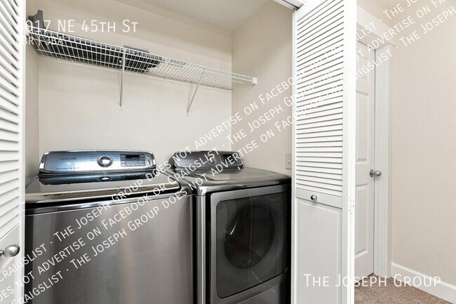 Building Photo - 4017 NE 45th St