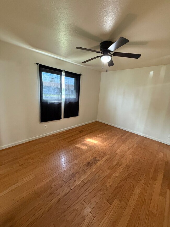 Building Photo - COUNTRY CLUB ESTATES 3 Bedroom Home available for Rent!