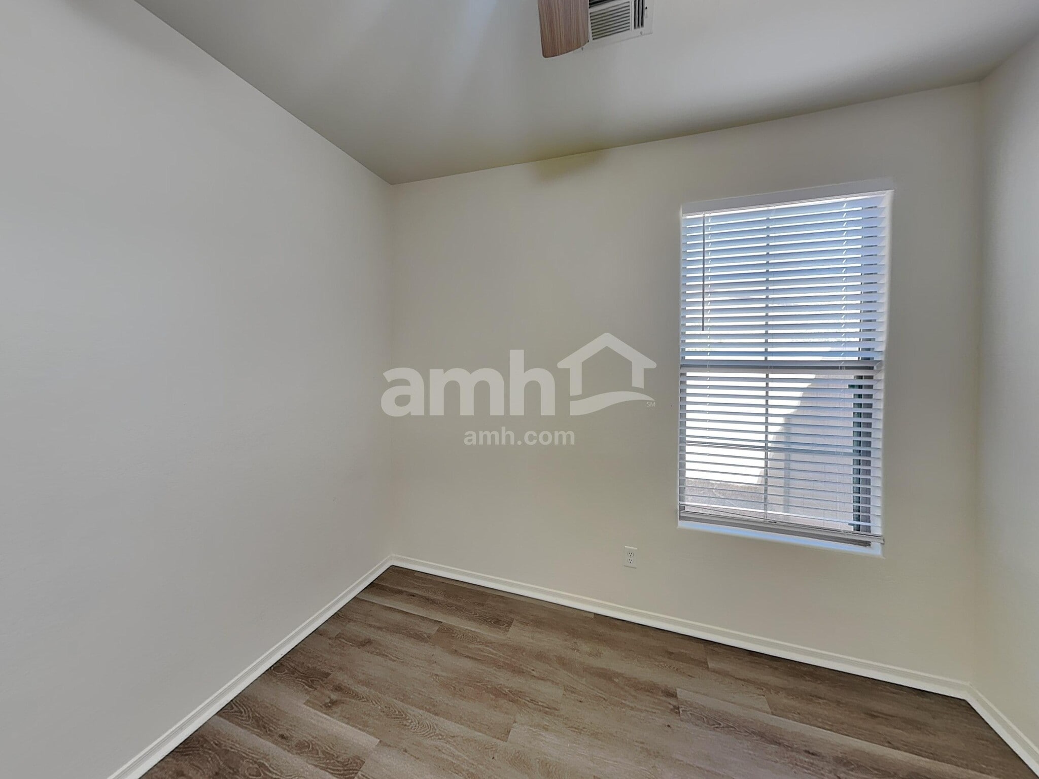 Building Photo - 15179 W Montecito Ave