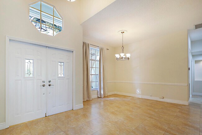 Building Photo - 19009 SE Old Trail Dr W