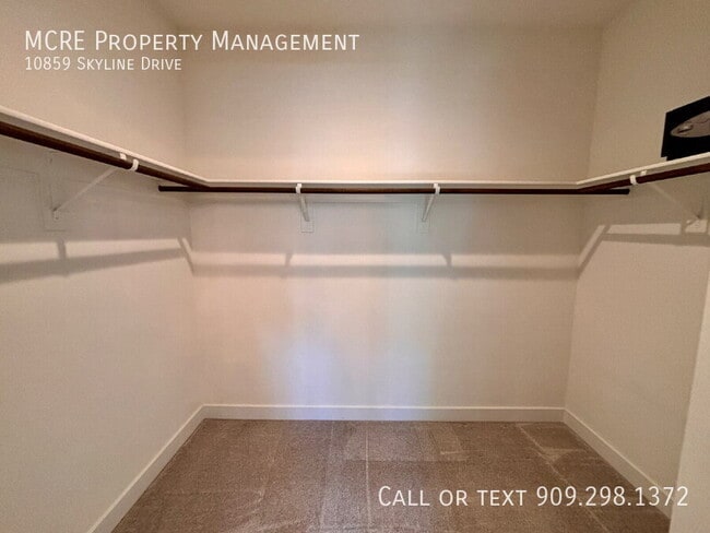 Building Photo - 10859 Skyline Dr