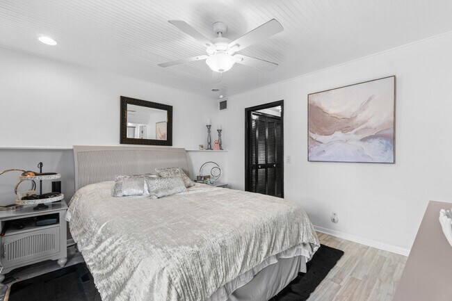 Building Photo - 340 Horizon W