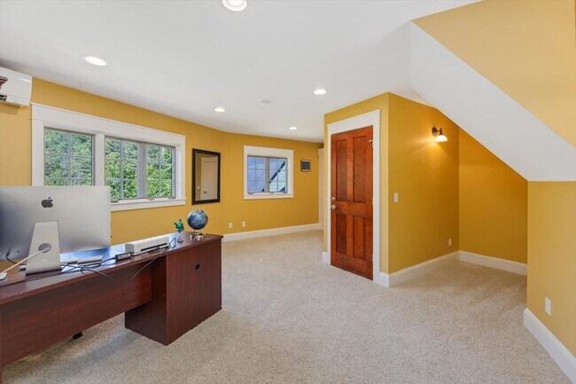 Building Photo - 662 Hurricane Rd