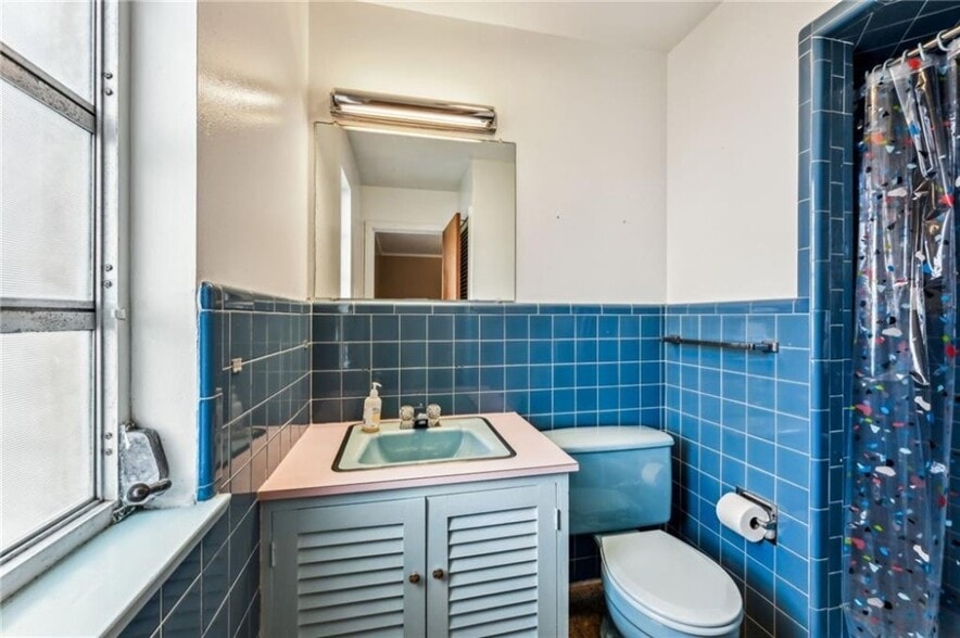 Building Photo - 2655 Hyman Pl