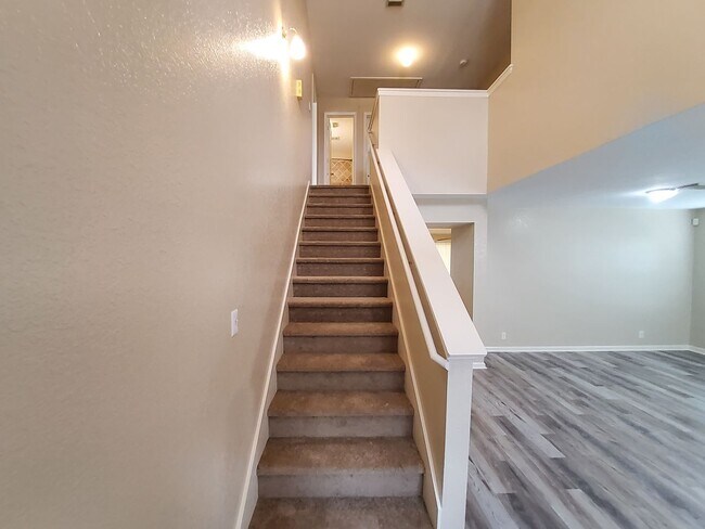 Building Photo - 14819 Mountainside Ridge