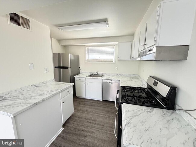 Building Photo - 5485 Harpers Farm Rd