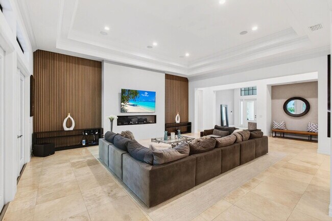 Building Photo - 17662 Cadena Dr