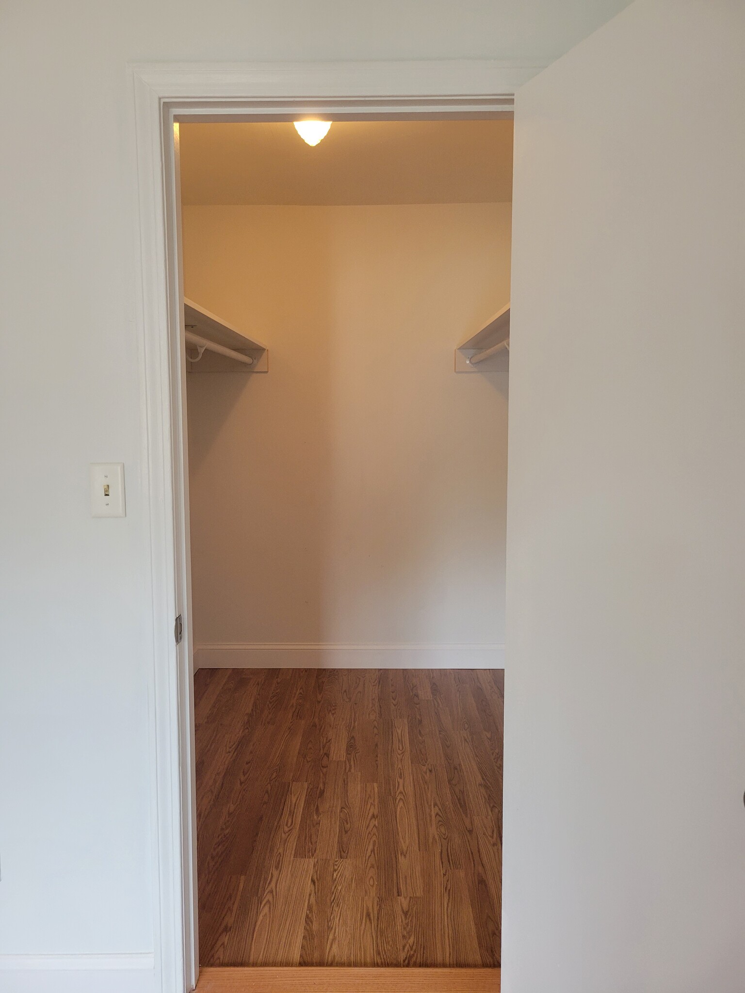 Building Photo - 1 Greenbriar Dr