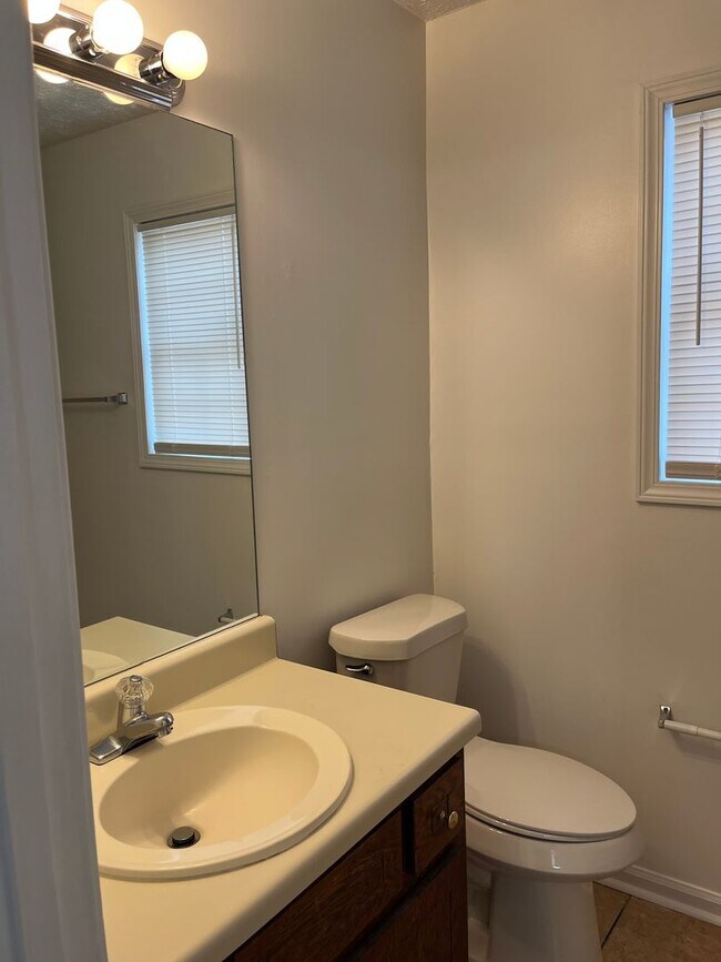 Building Photo - 5409 Sugarmill Dr
