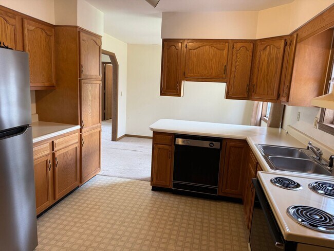 Building Photo - 2 bedroom 1 bathroom house