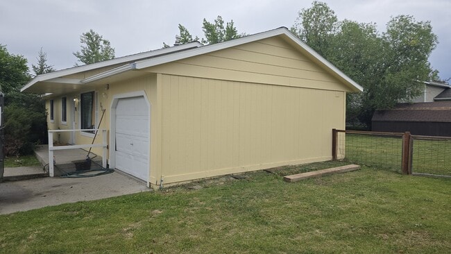 Building Photo - 110 N Yellowstone Ave