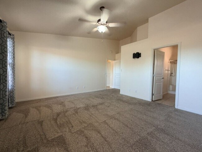 Building Photo - Snow Canyon Home!