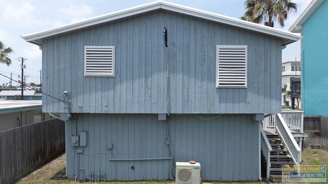 Building Photo - 105 E Marisol Dr