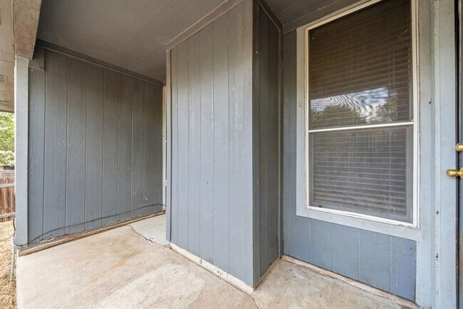 Building Photo - 4904 Gnarled Oak Cove