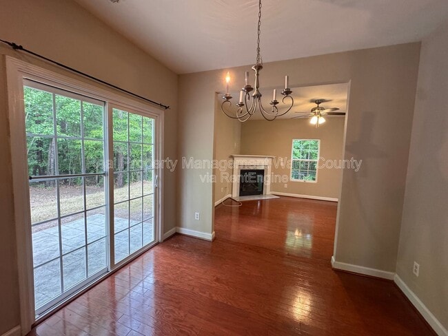 Building Photo - 912 Spring Meadow Dr