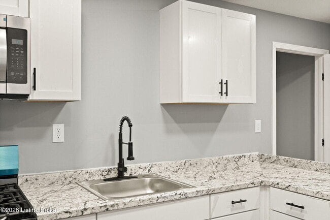 Building Photo - 2222 Duncan St