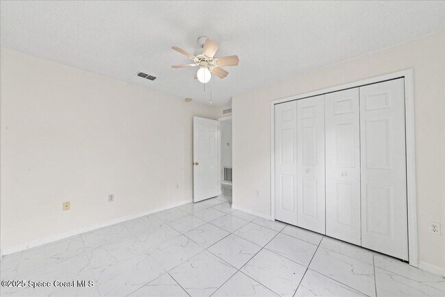 Building Photo - 2165 Redwood Cir